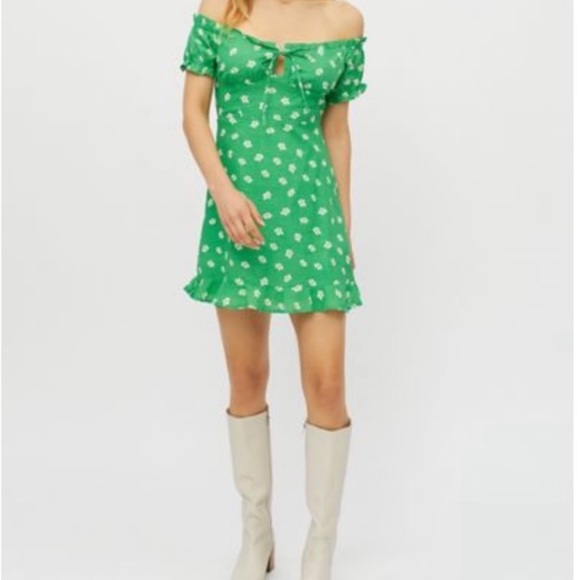 Urban Outfitters Green Floral Magpie Off the Shoulder Mini Dress Size Medium - Picture 2 of 10